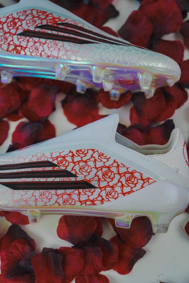 adidas F50 Lamine Yamal Heartbreaker (2026): бічна частина й шипи зблизька