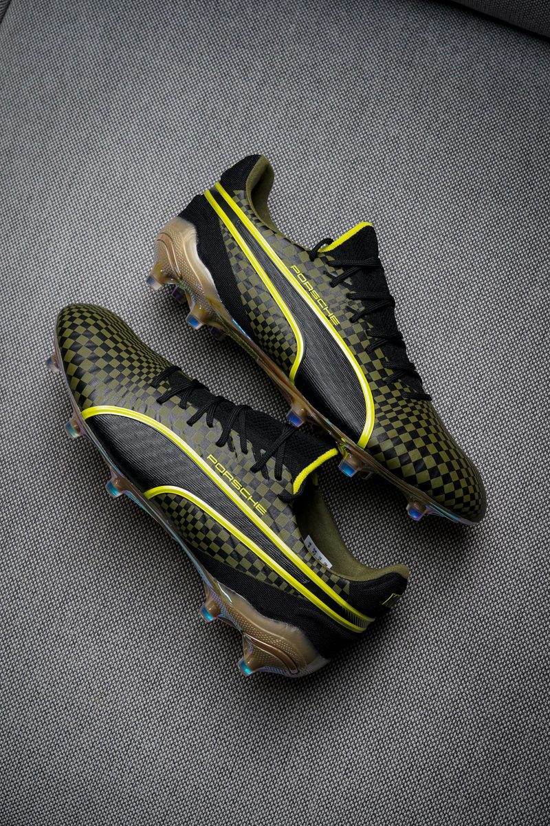 Puma King Ultimate × Porsche (2025): загальний ракурс пари