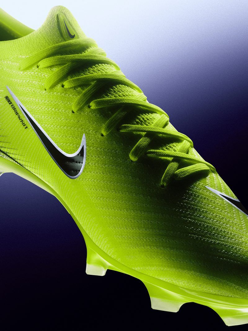 Nike Mercurial Vapor 16, Mad Voltage Pack (2024): шнурівка й текстура верху
