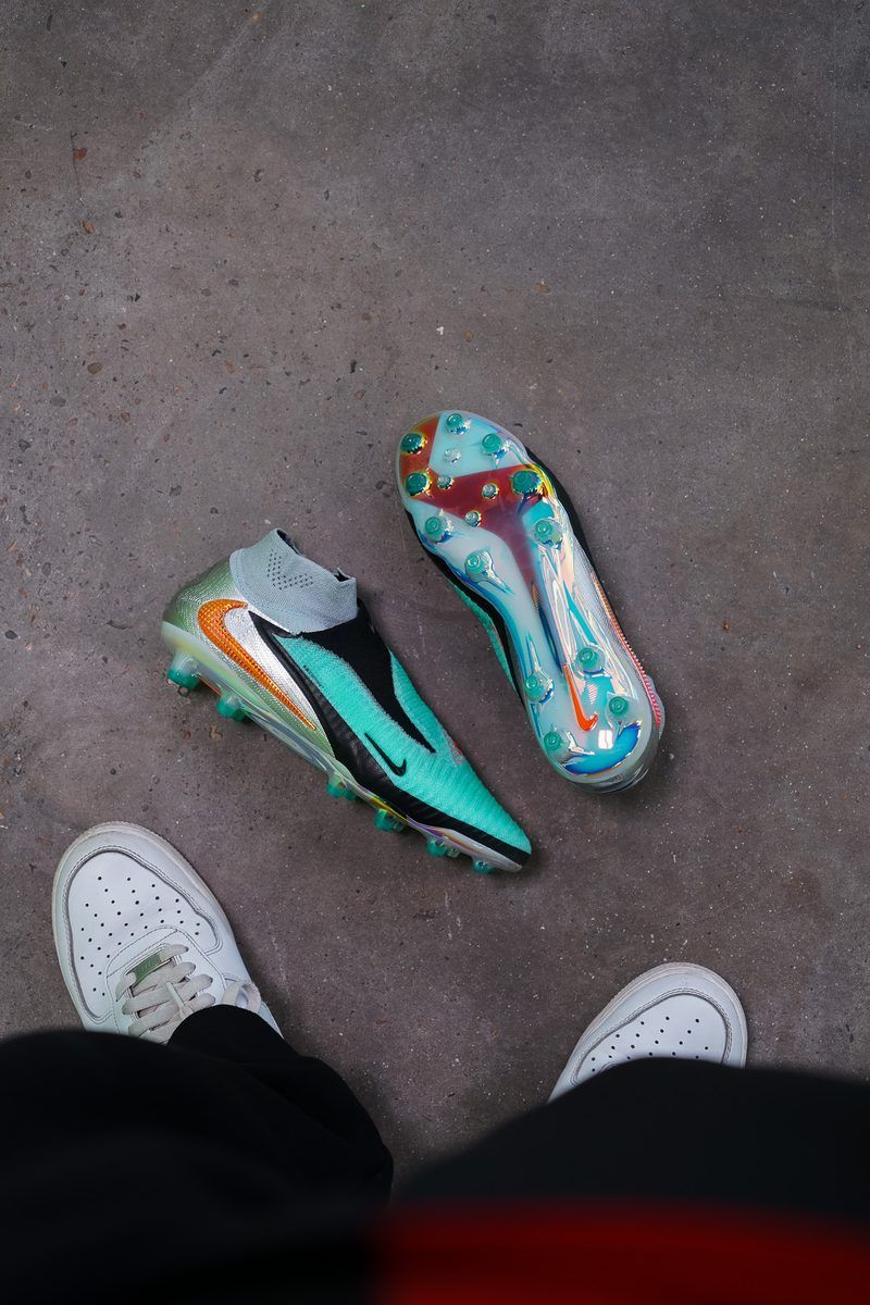 Nike Phantom 6 High (2025): верх і підошва, вид зверху