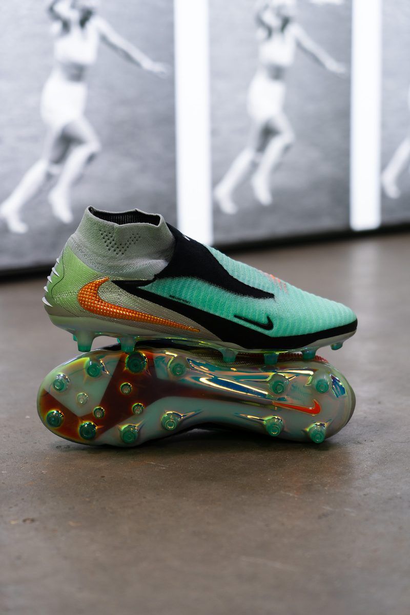 Nike Phantom 6 High (2025): профіль і розташування шипів