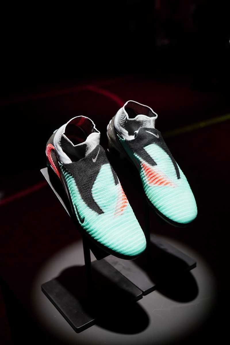 Nike Phantom 6 High (2025): пара, вид зверху