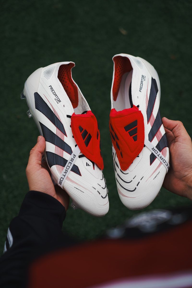 adidas Predator (2024): відкидний язик, вид зверху