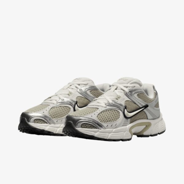 Кросівки жіночі Nike V5 RNR HQ7901-301